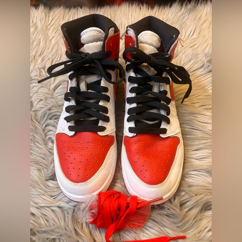 Like new Nike Air Retro High OG Jordan heritage sneakers - Picture 2 of 7